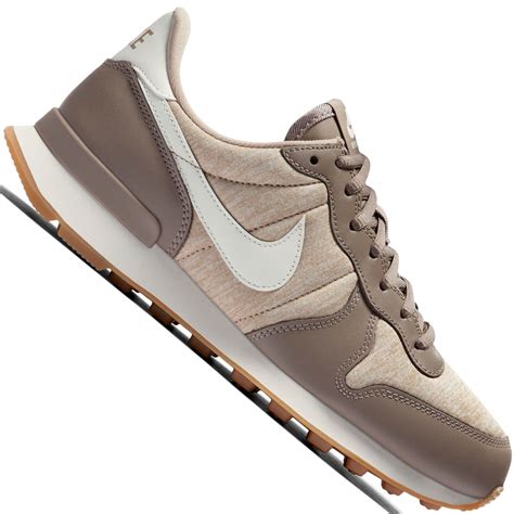 nike internationalist sale